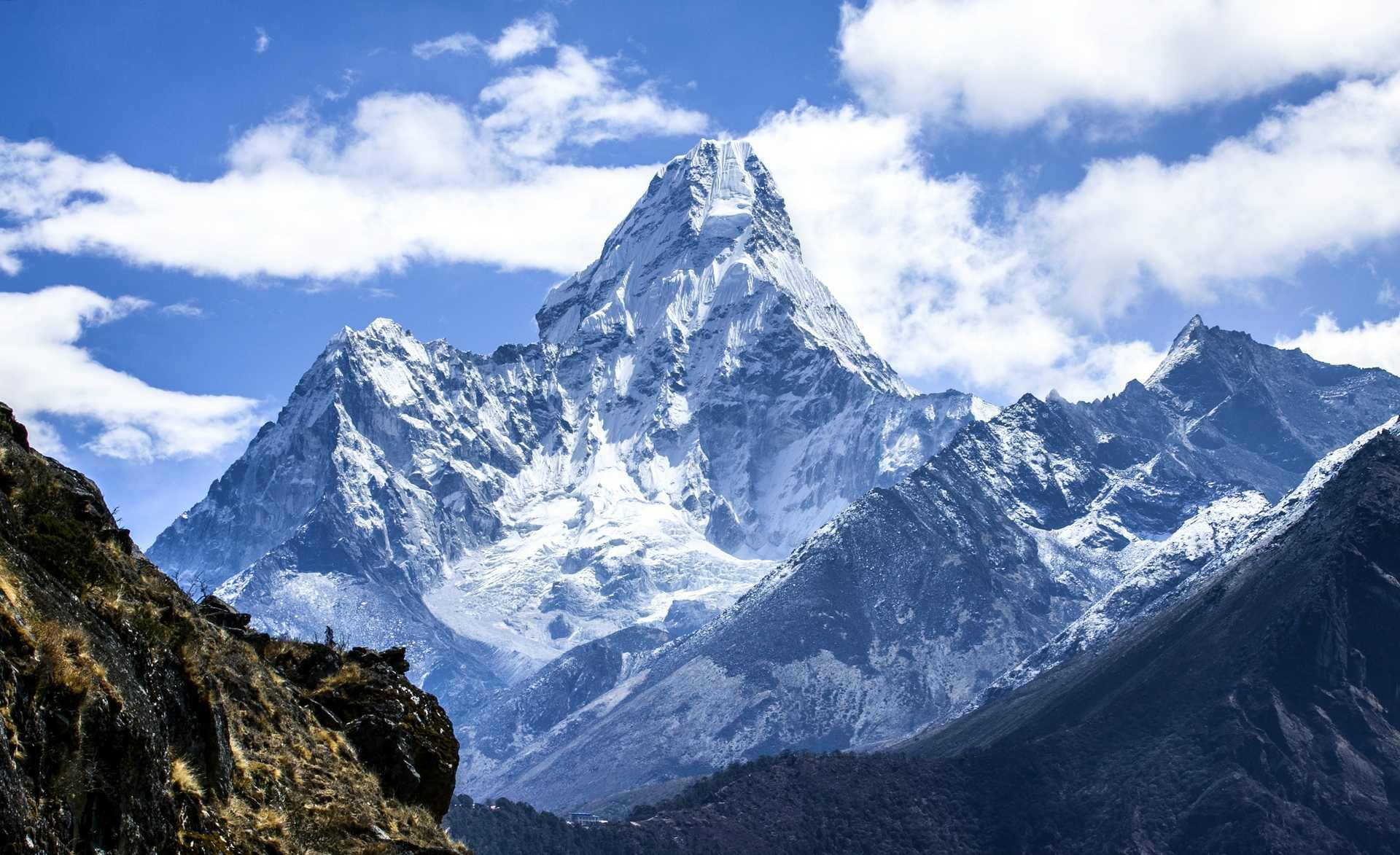 ama-dablam-seen-from-the-everest-basecamp-trek-adobe-stock-4055-f_69cd2185c12c56.14954750.jpg