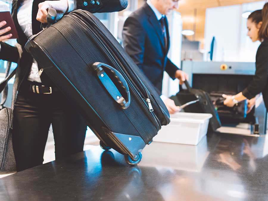 avoid-airport-scams-xray-scanner-900x675.jpg