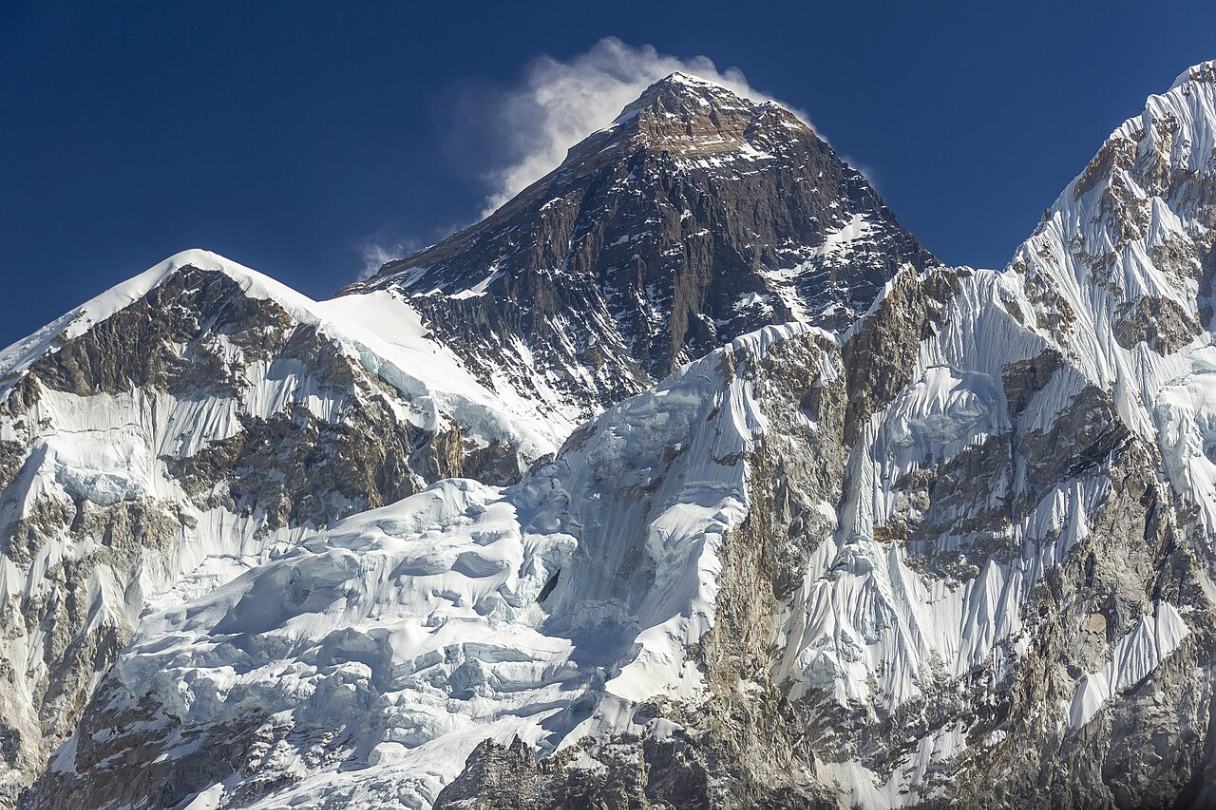 close-up-view-of-mount-everest-from-kala-patthar-5644-m-in-2023-img-3485.jpg