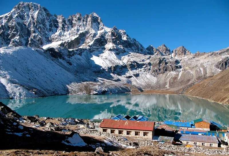 gokyo-lake-trek.webp