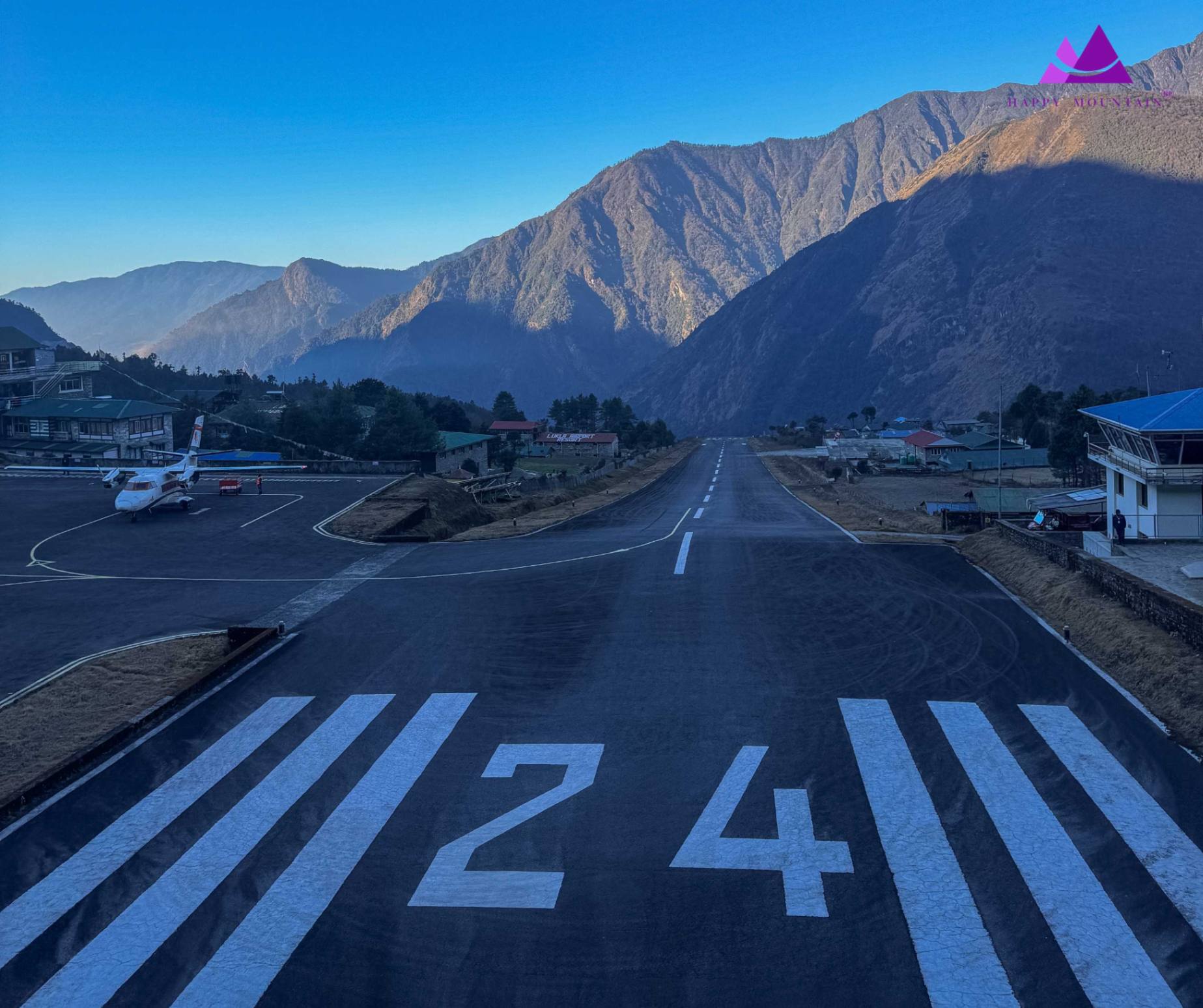 lukla-airport2840m.jpg