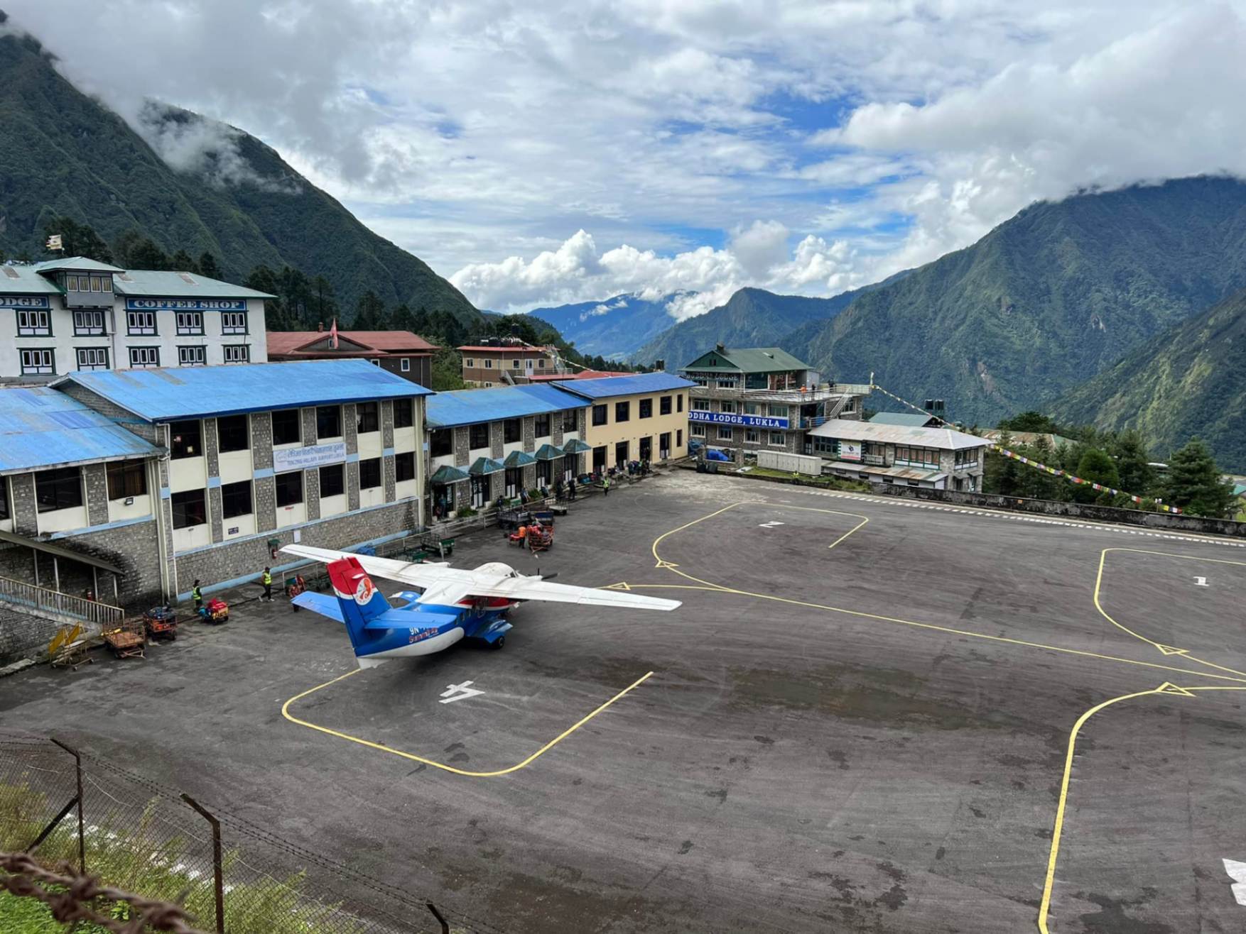 lukla.jpg